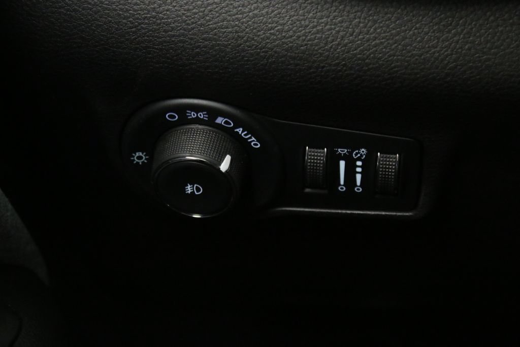 Used 2023 Jeep Compass Latitude w/ Convenience Group AWD/4WD image 25