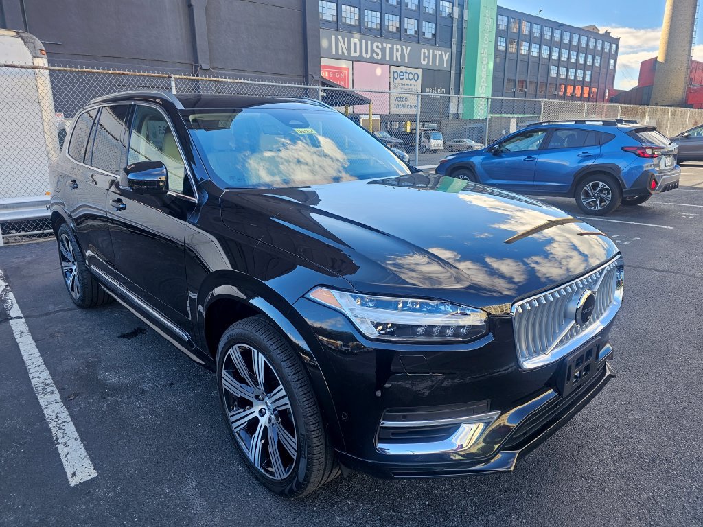 Certified 2025 Volvo XC90 T8 Plus w/ Protection Package Premier AWD/4WD image 4