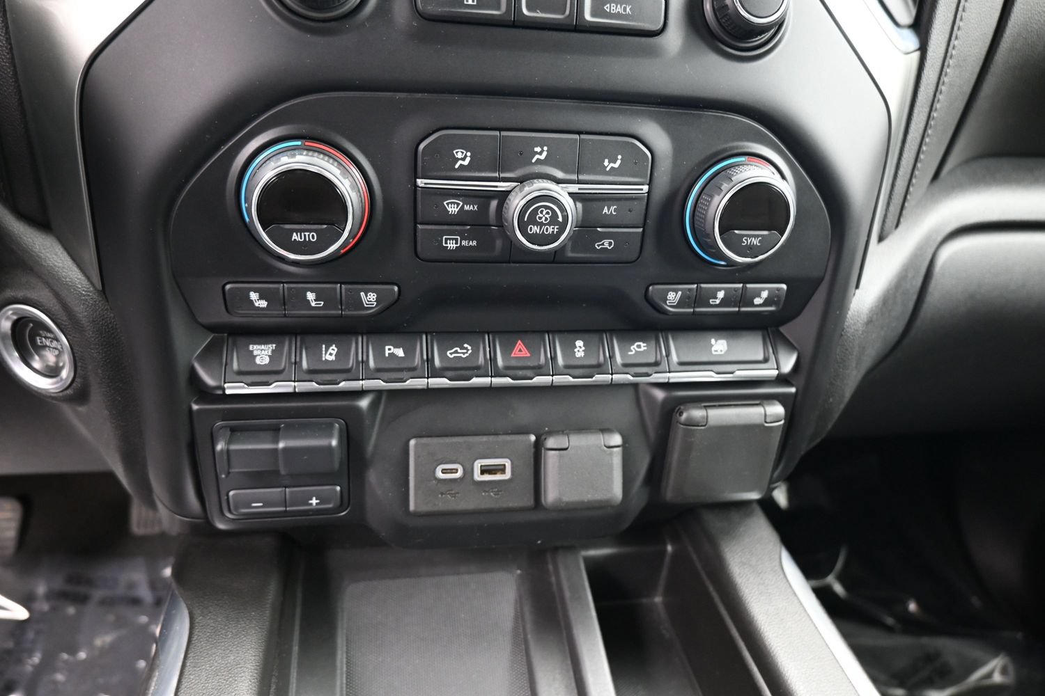 Used 2021 Chevrolet Silverado 3500 LTZ w/ LTZ Convenience Package AWD/4WD image 17