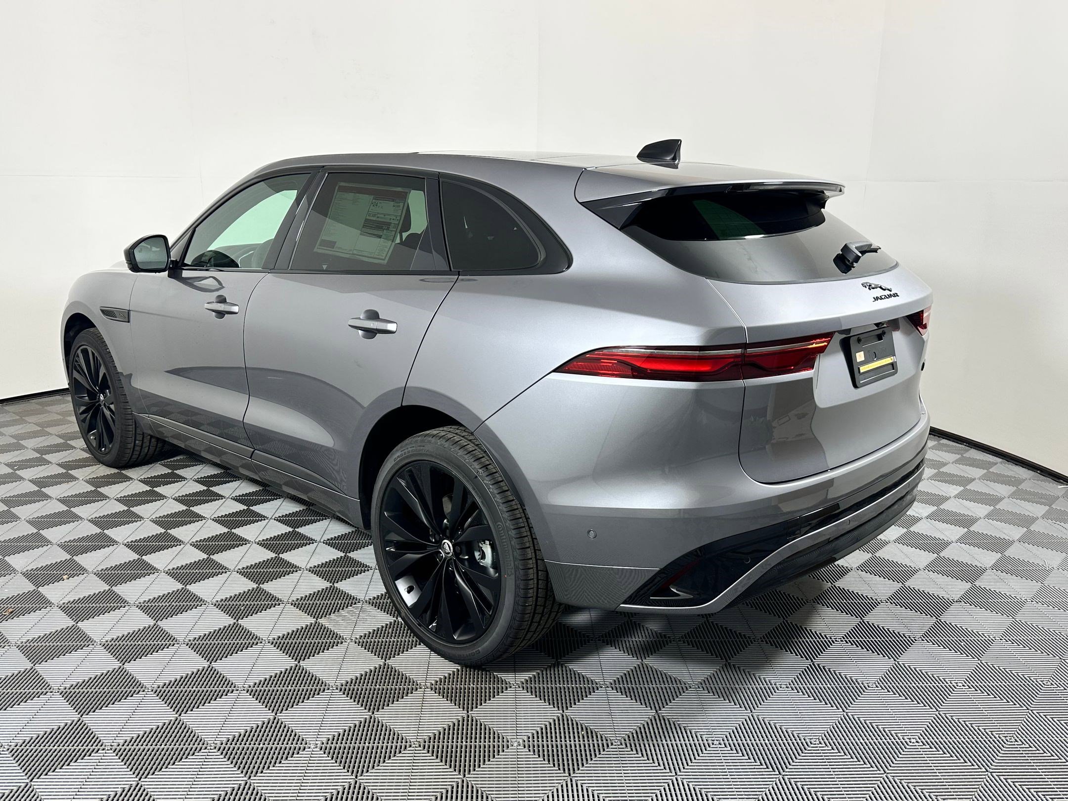 New 2026 Jaguar F-PACE R-Dynamic S image 3