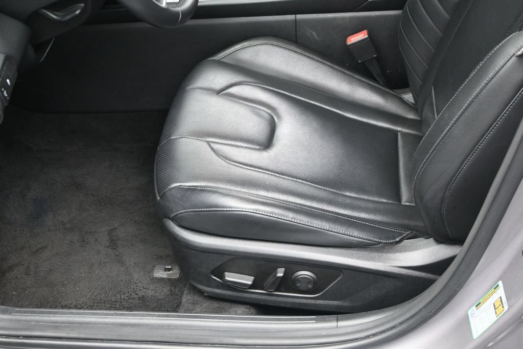 Used 2025 Hyundai Elantra Limited FWD image 13