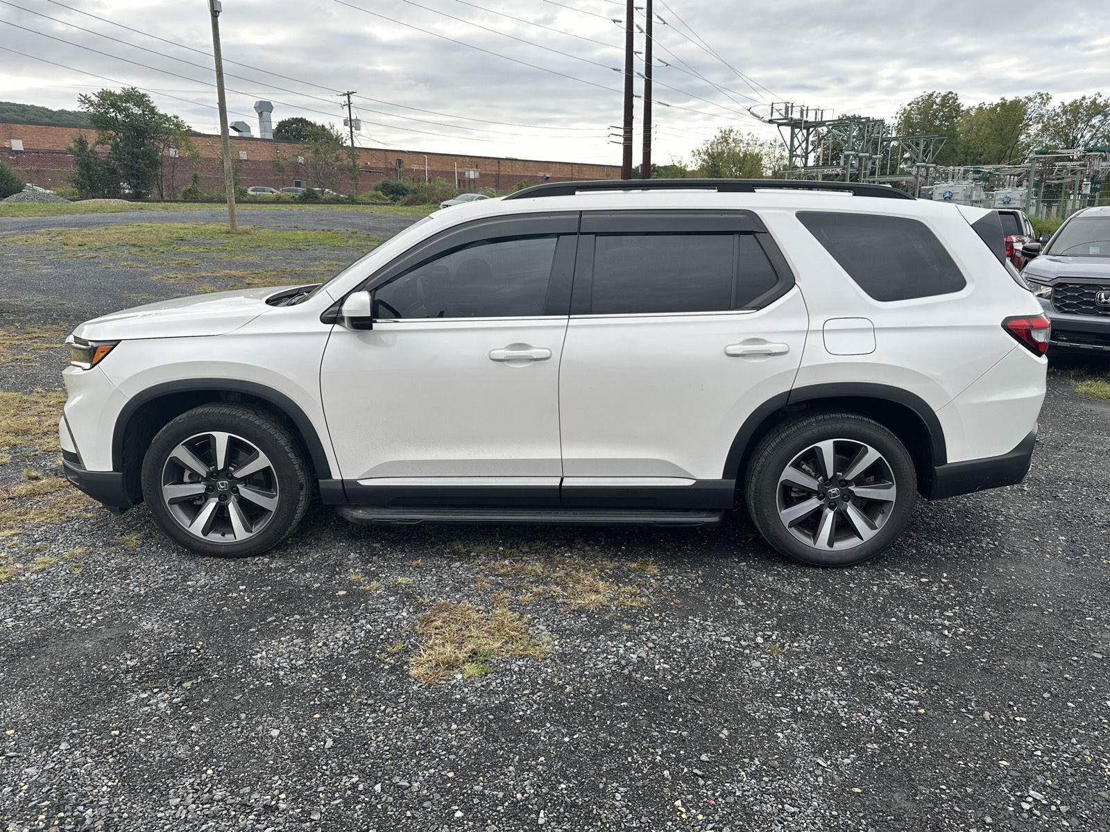 Used 2024 Honda Pilot Touring image 5