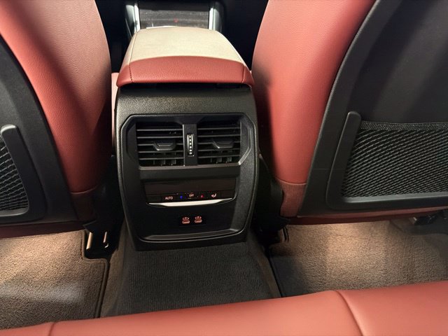 Certified 2023 BMW 330i xDrive Sedan w/ Premium Package AWD/4WD image 24