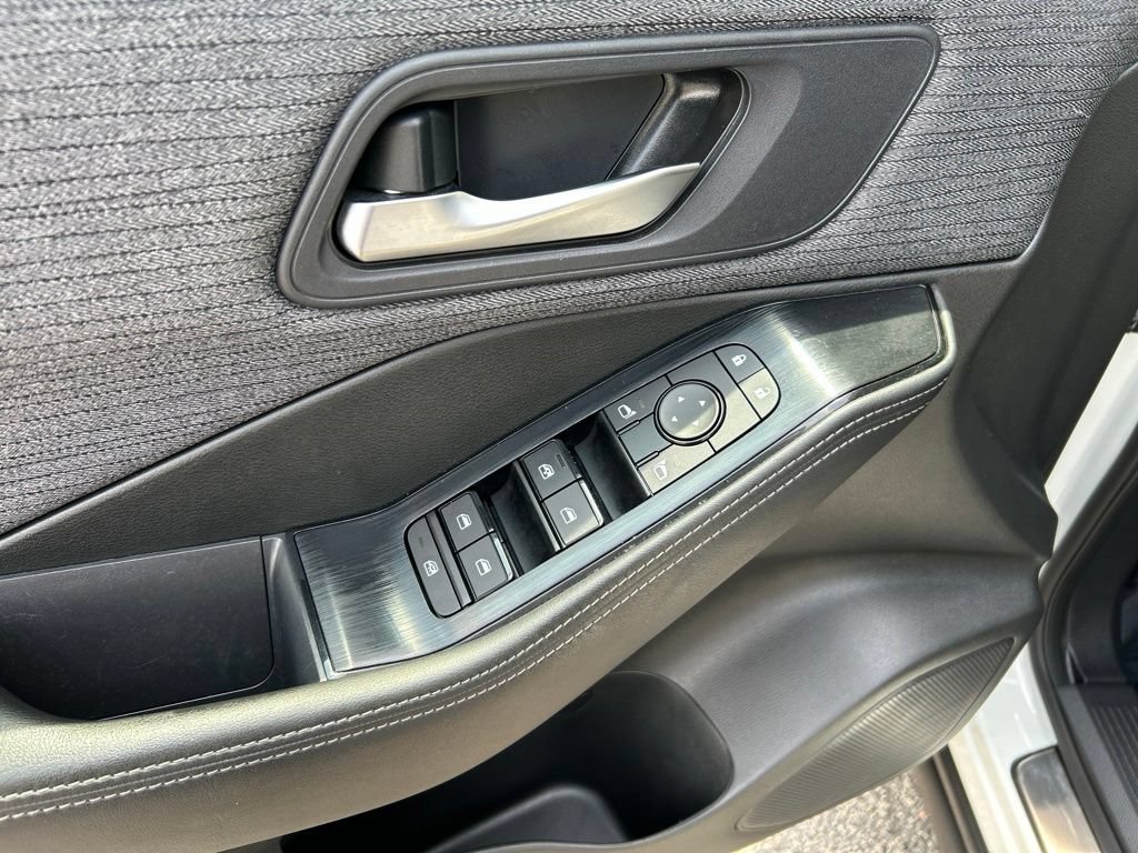 Used 2023 Nissan Rogue SV AWD/4WD image 13