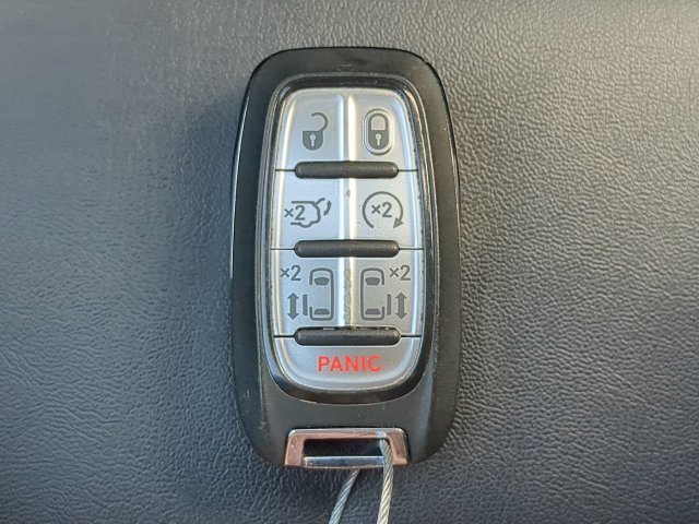 Certified 2026 Chrysler Pacifica Select FWD image 36