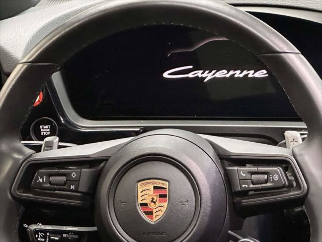 Used 2025 Porsche Cayenne AWD/4WD image 16