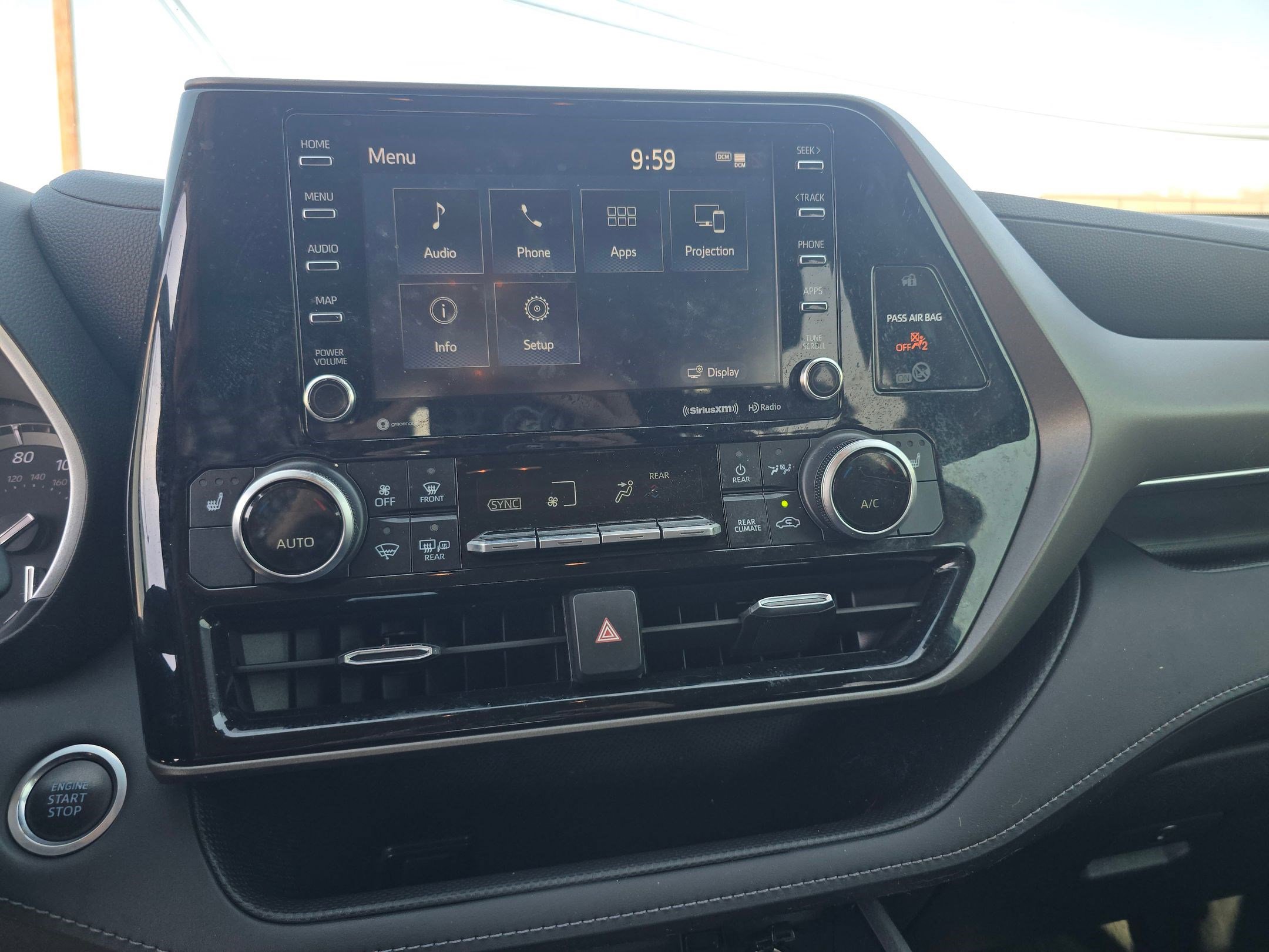 Used 2020 Toyota Highlander XLE image 24