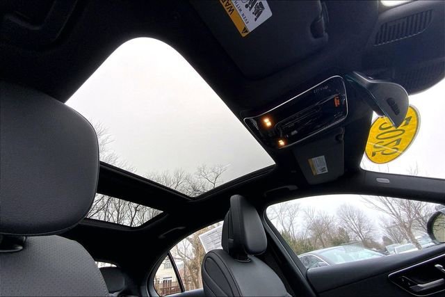 Used 2025 Mercedes-Benz C 300 4MATIC Sedan image 11