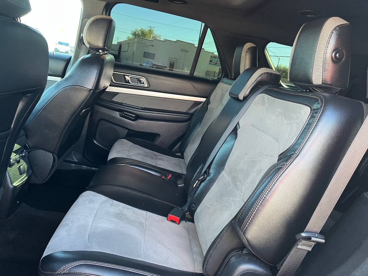 Used 2017 Ford Explorer XLT w/ Equipment Group 202A FWD image 30