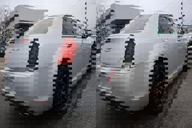 Used 2019 Chrysler 300 Touring w/ Sport Appearance Package image 3