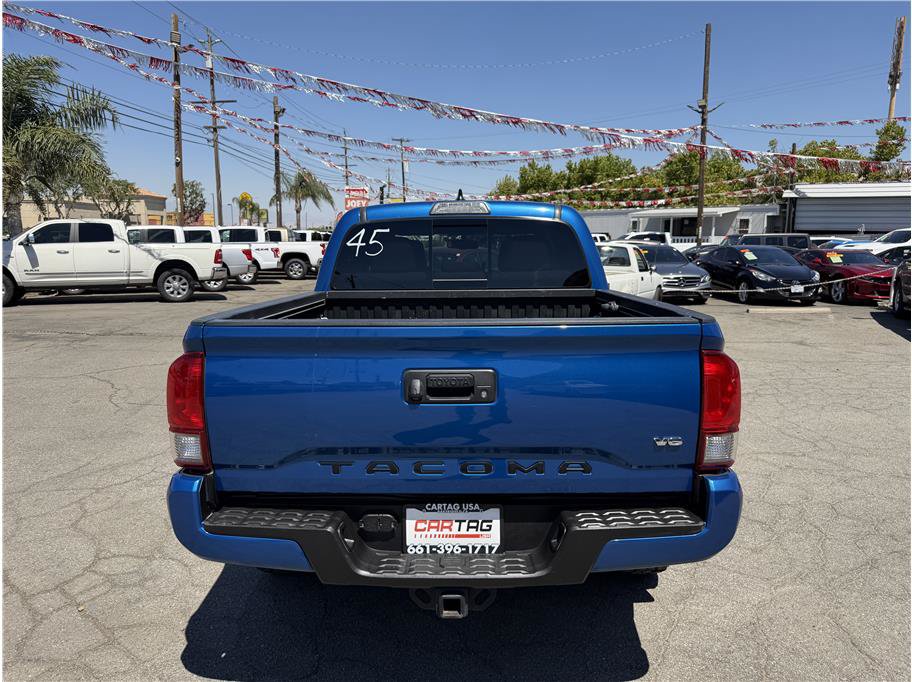 Used 2017 Toyota Tacoma TRD Sport w/ Tow Package RWD image 9