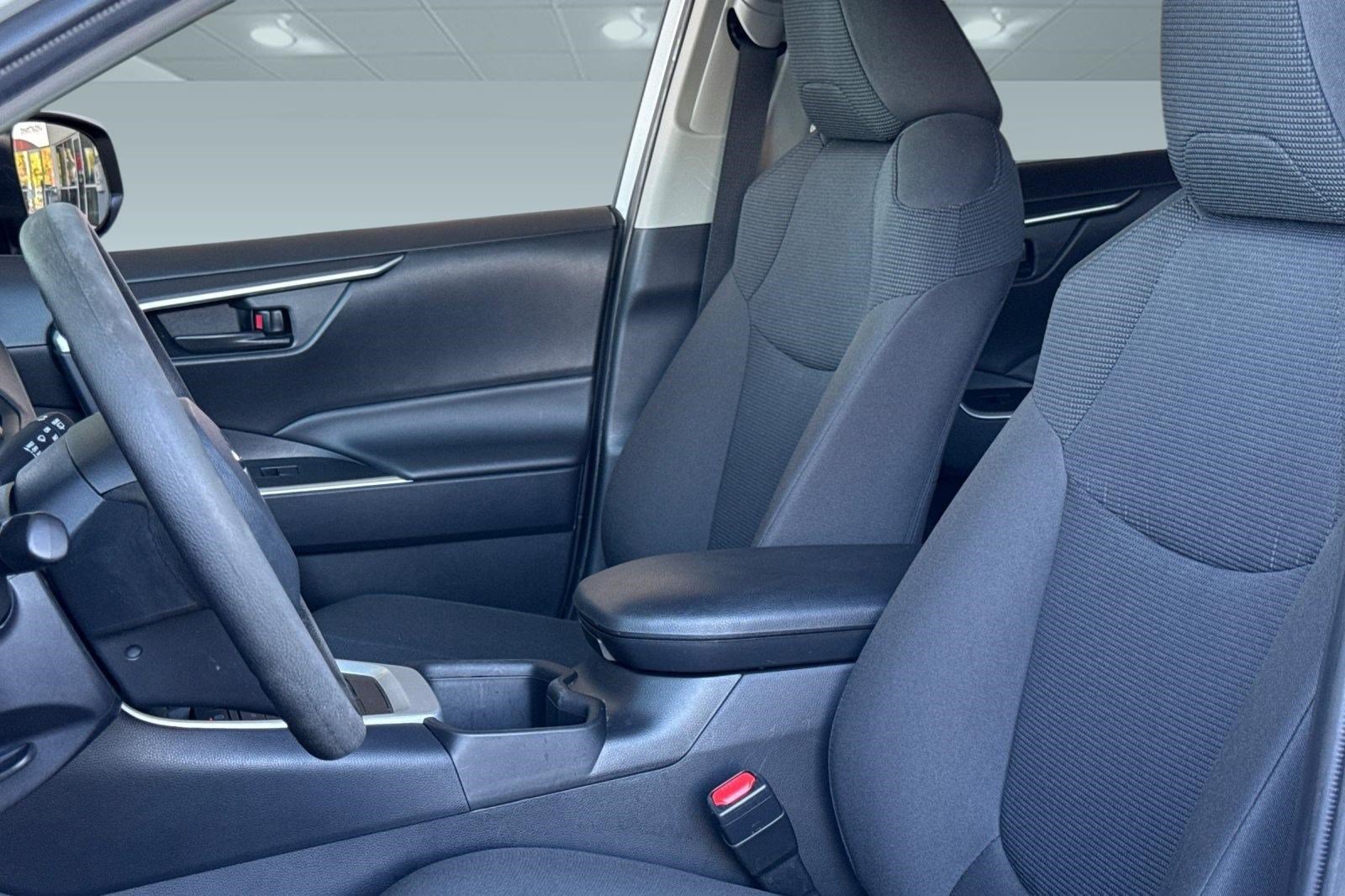 Certified 2024 Toyota RAV4 LE AWD/4WD image 5