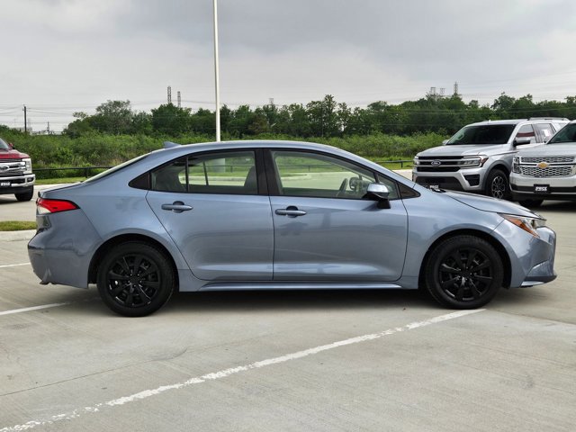 Used 2022 Toyota Corolla LE FWD image 4