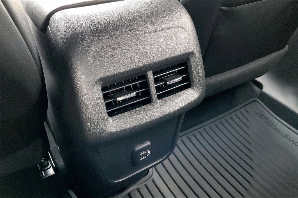 Used 2023 Chevrolet Equinox RS image 33