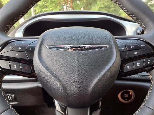 Used 2026 Chrysler Pacifica Limited w/ S Appearance Package FWD image 17
