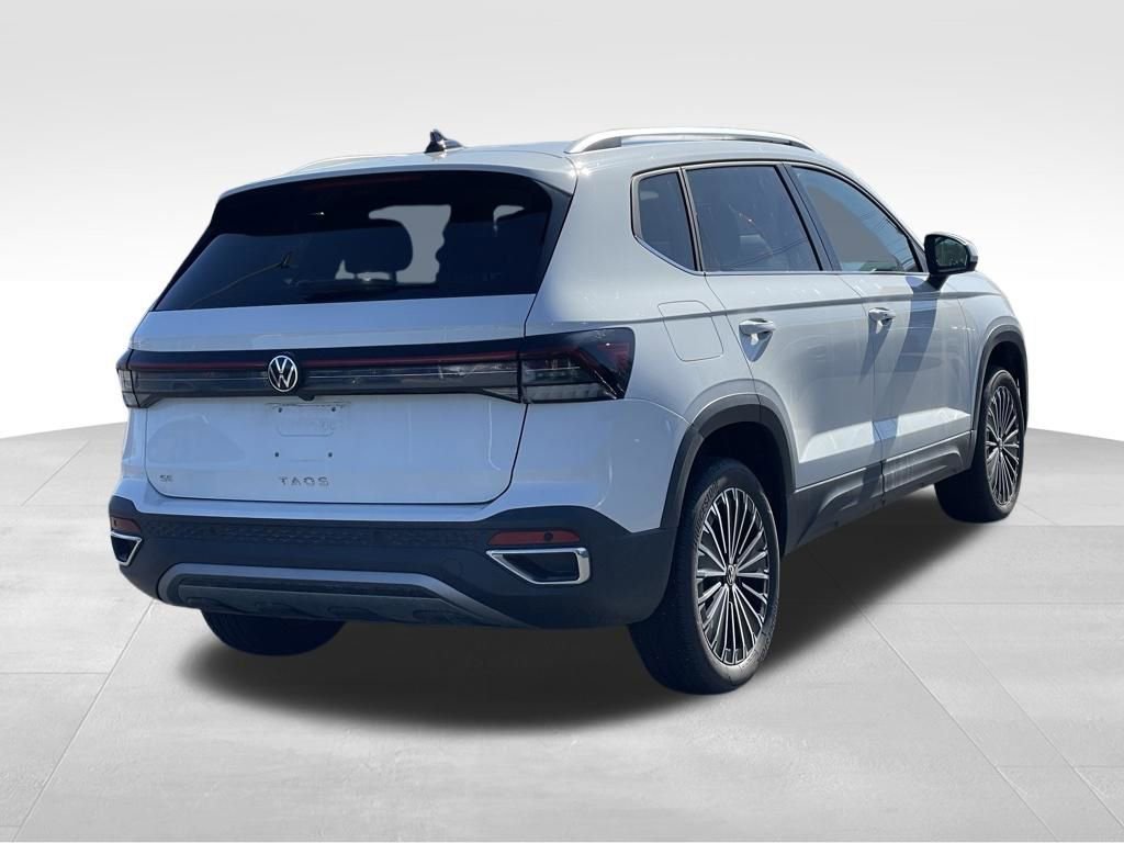 Certified 2025 Volkswagen Taos SE w/ Panoramic Sunroof Package image 4