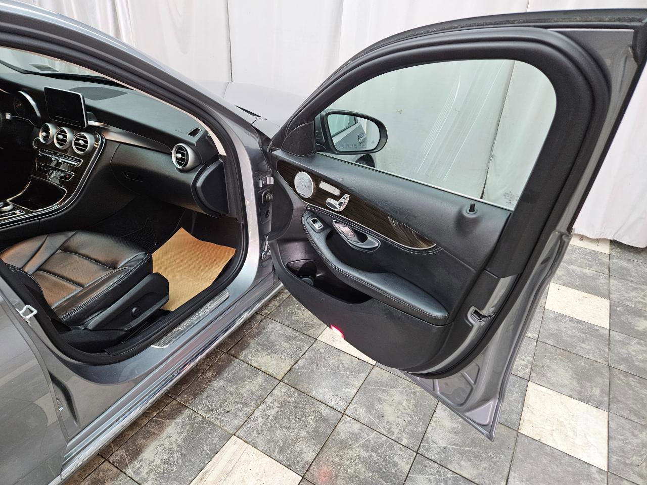 Used 2015 Mercedes-Benz C 300 Sedan image 10