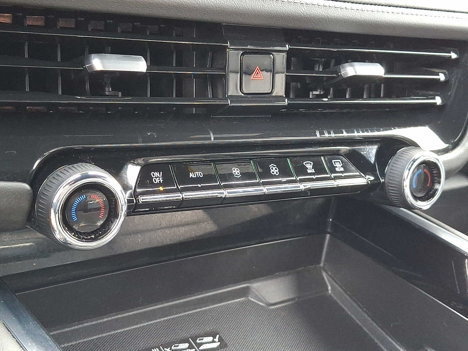 Used 2025 Chevrolet Tahoe LT AWD/4WD image 15