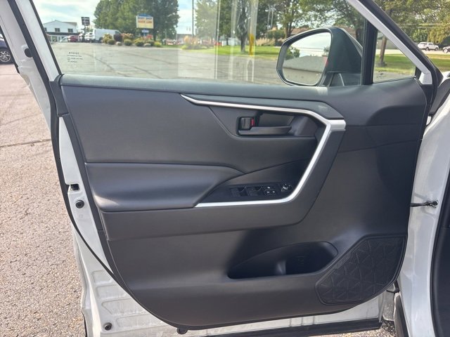 Used 2022 Toyota RAV4 LE image 13