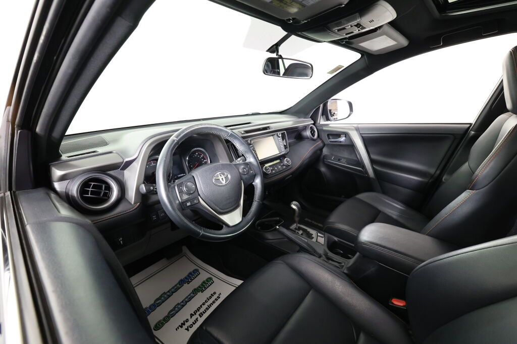 Used 2016 Toyota RAV4 SE image 10