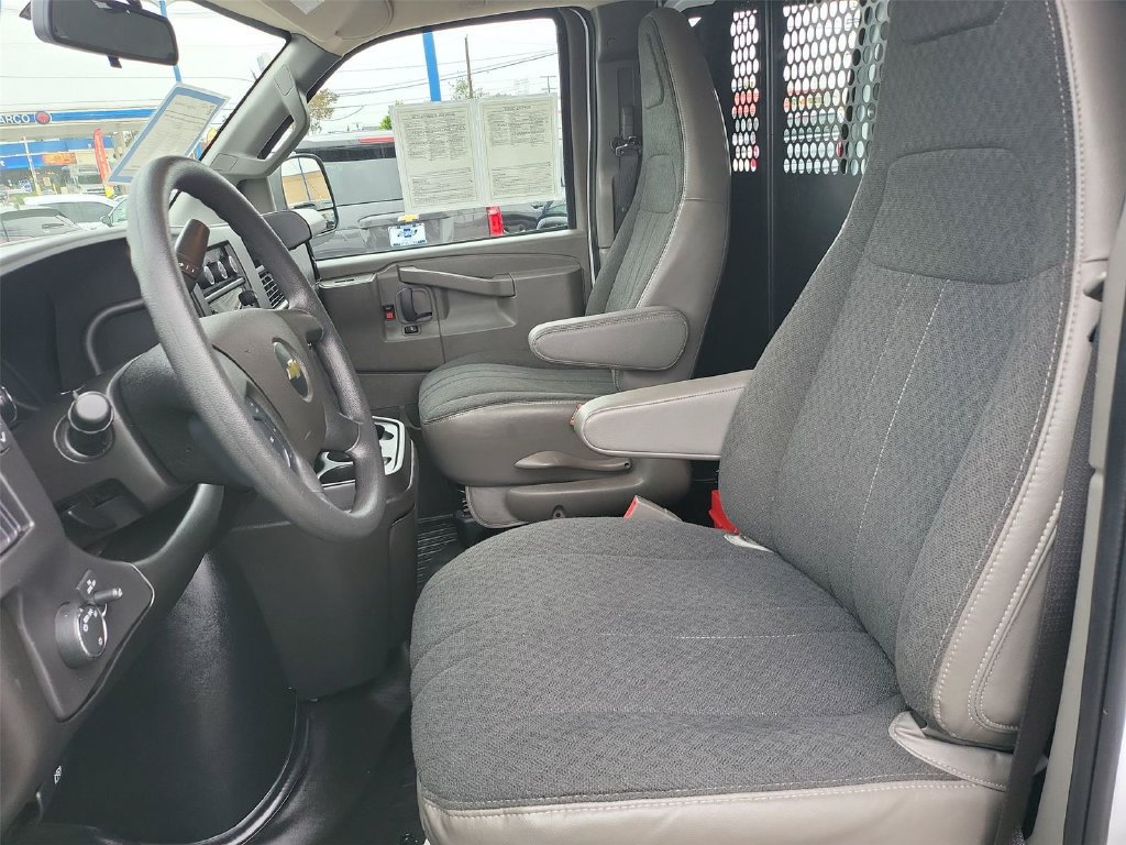 Used 2024 Chevrolet Express 2500 w/ Driver Convenience Package RWD image 9