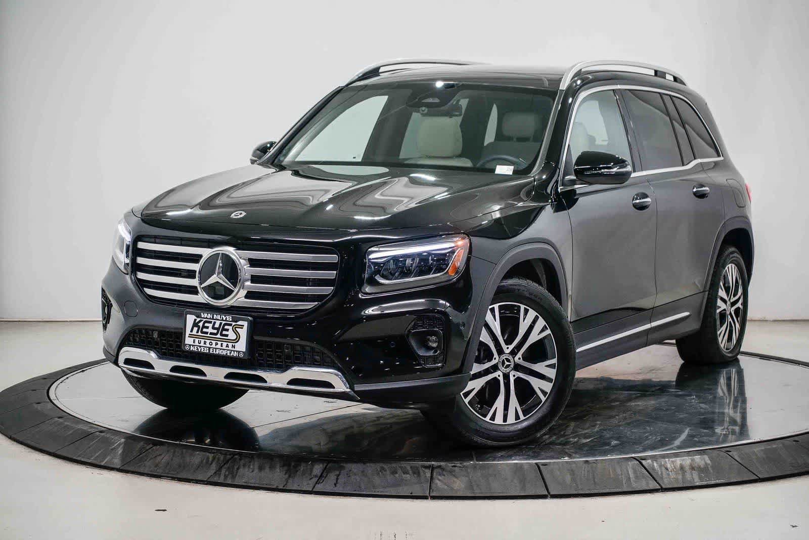 Used 2026 Mercedes-Benz GLB 250 image 1