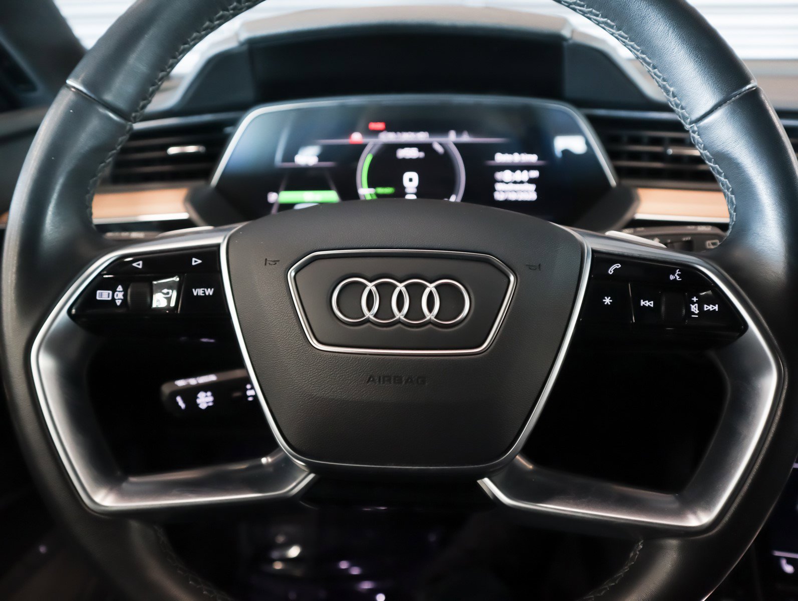 Used 2024 Audi Q8 e-tron Premium Plus image 19