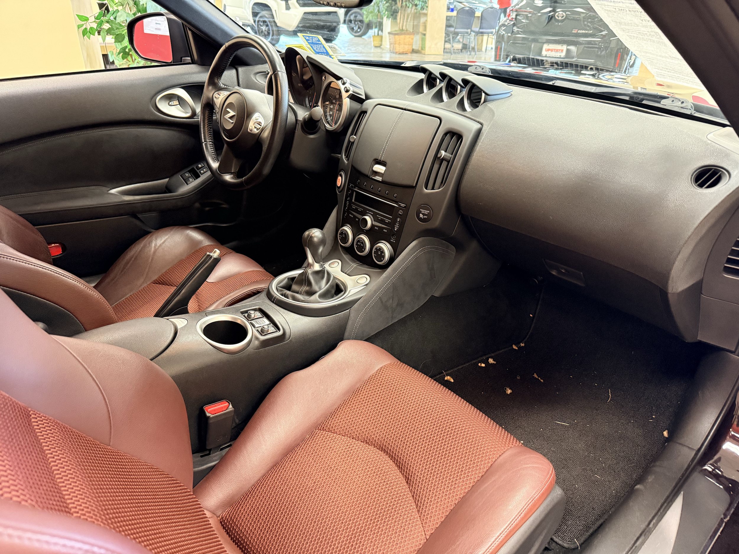 Used 2012 Nissan 370Z Touring RWD image 10