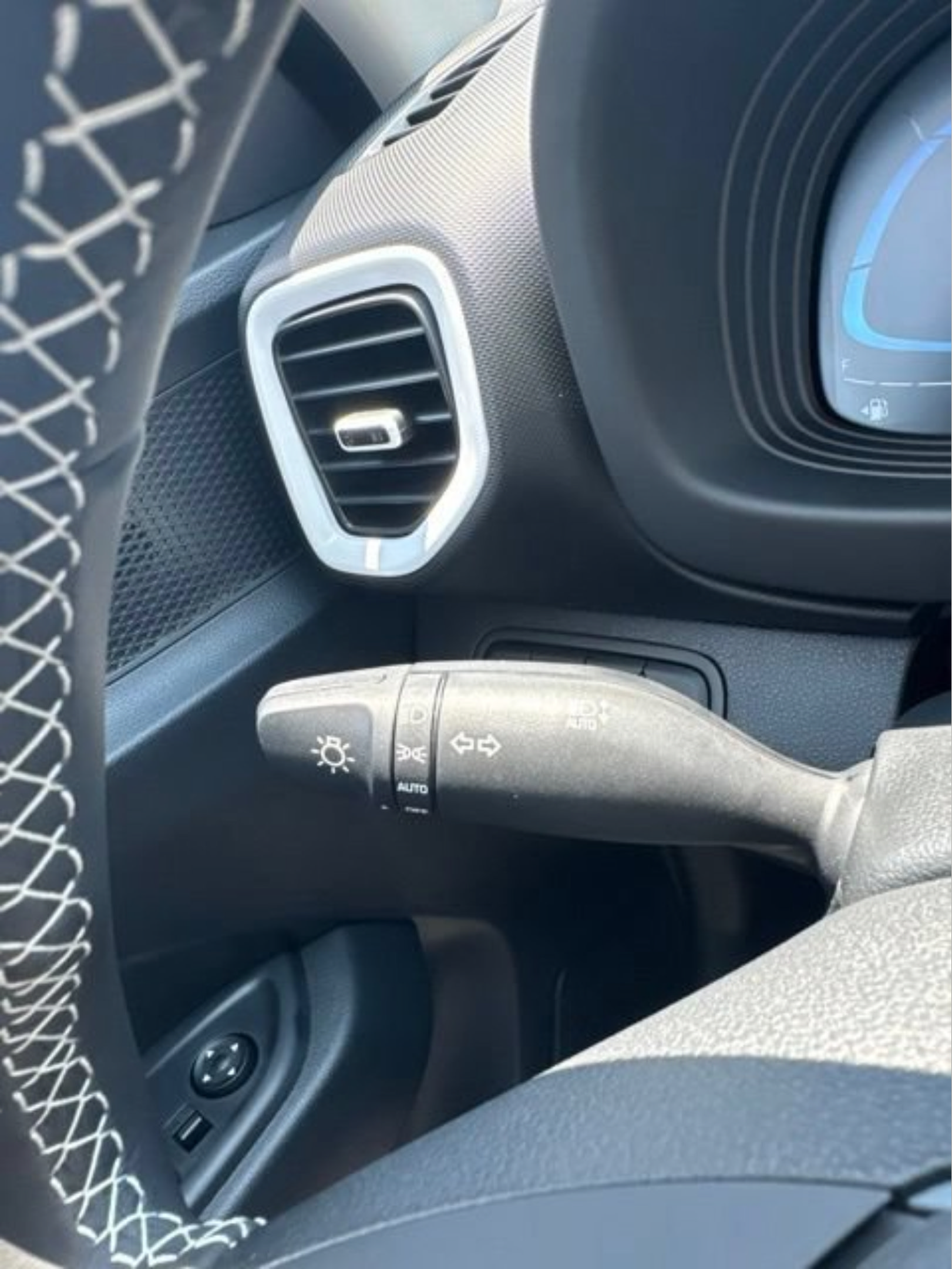 New 2026 Hyundai Venue SEL FWD image 17
