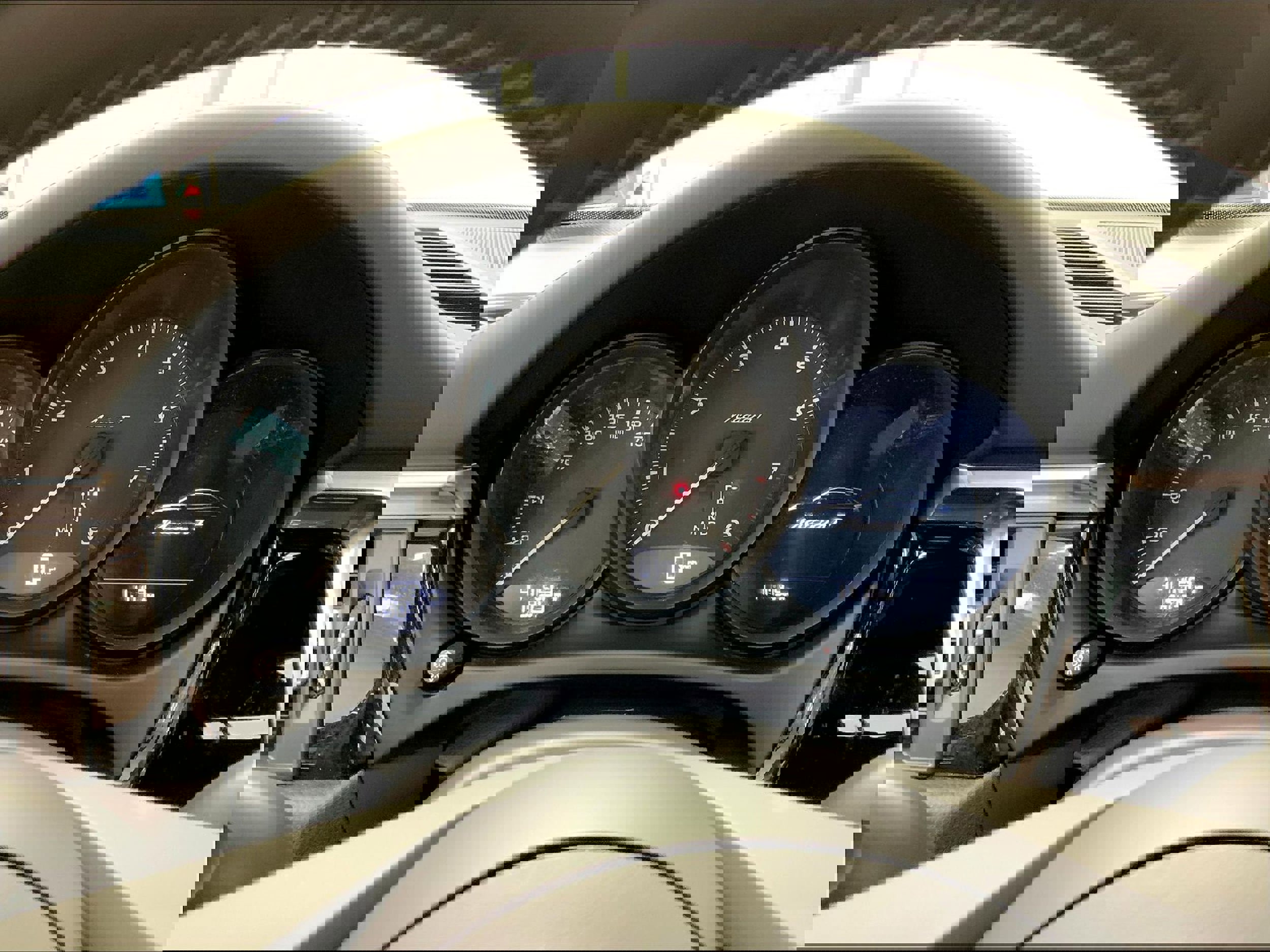 Used 2023 Porsche Macan Turbo image 24