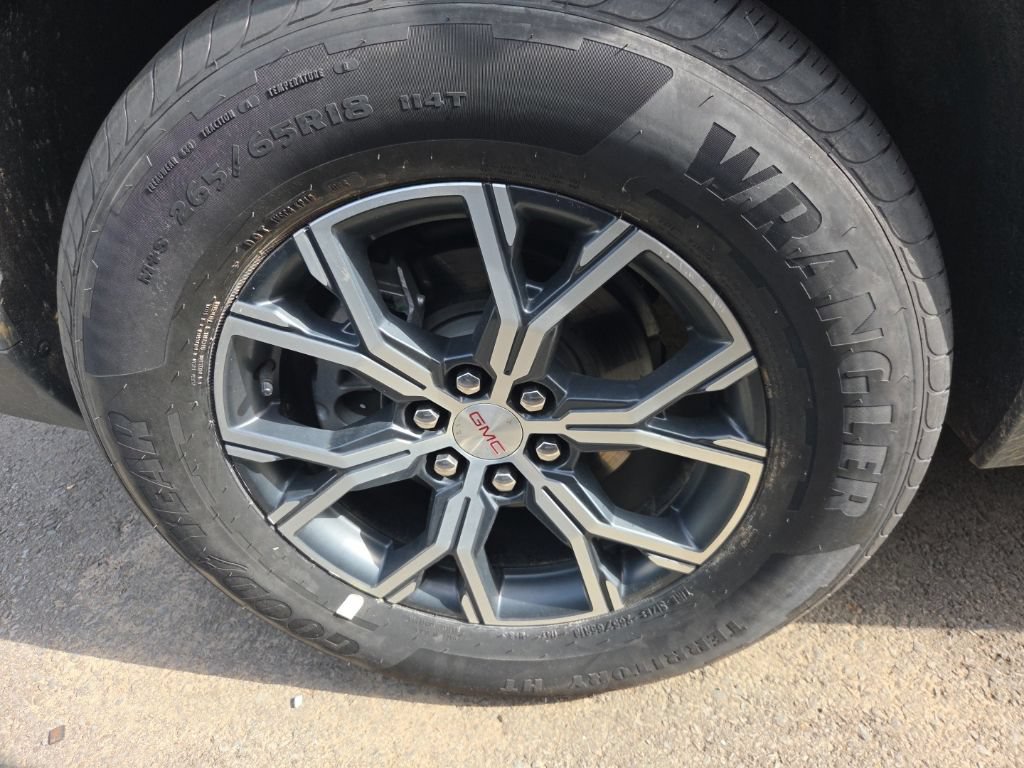 Used 2025 GMC Acadia AT4 AWD/4WD image 11