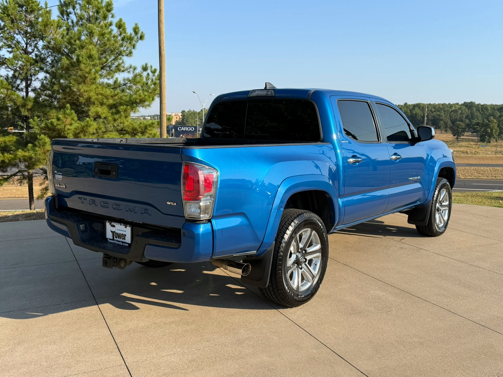 Used 2017 Toyota Tacoma Limited w/ Tow Package AWD/4WD image 6