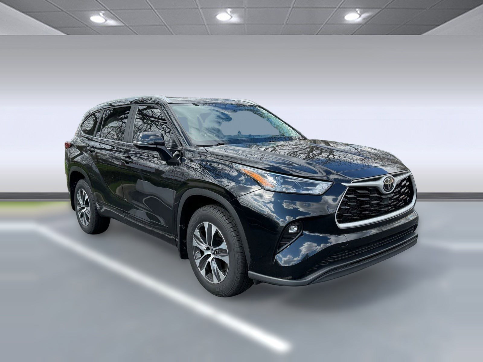 Used 2023 Toyota Highlander XLE image 5