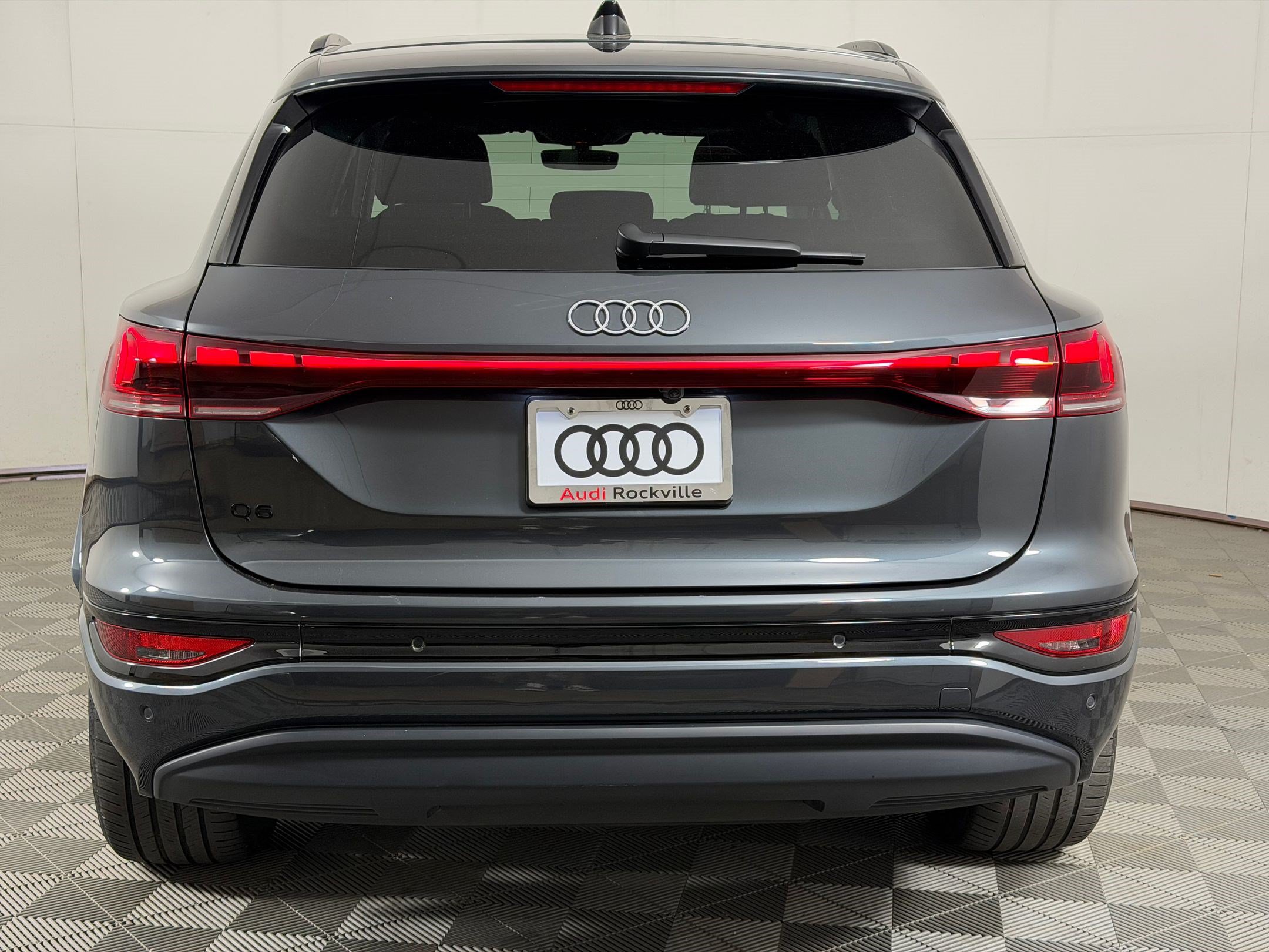 Used 2025 Audi Q6 e-tron Premium w/ Convenience Package RWD image 10