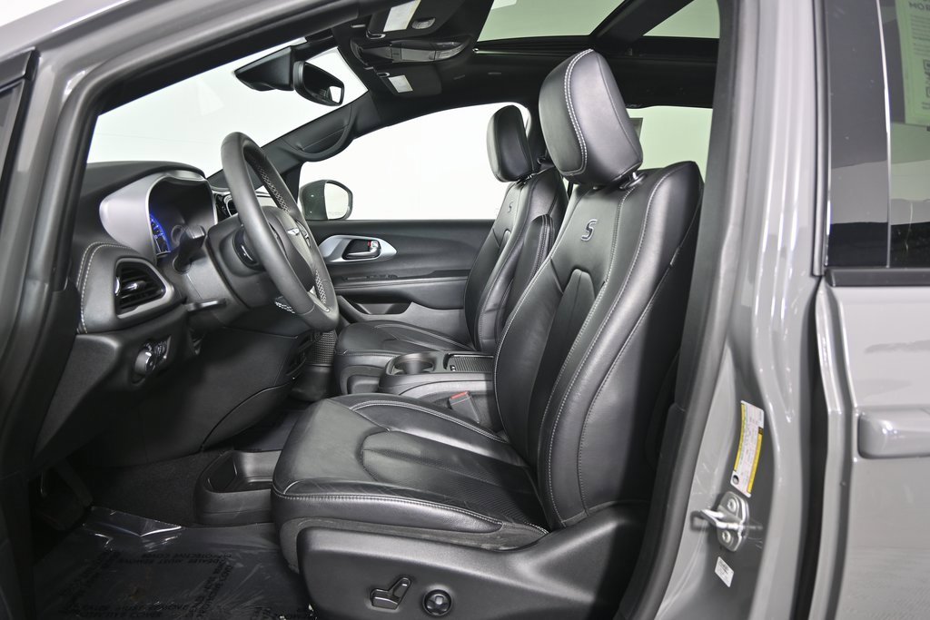 Used 2022 Chrysler Pacifica Touring-L w/ S Appearance Package image 23