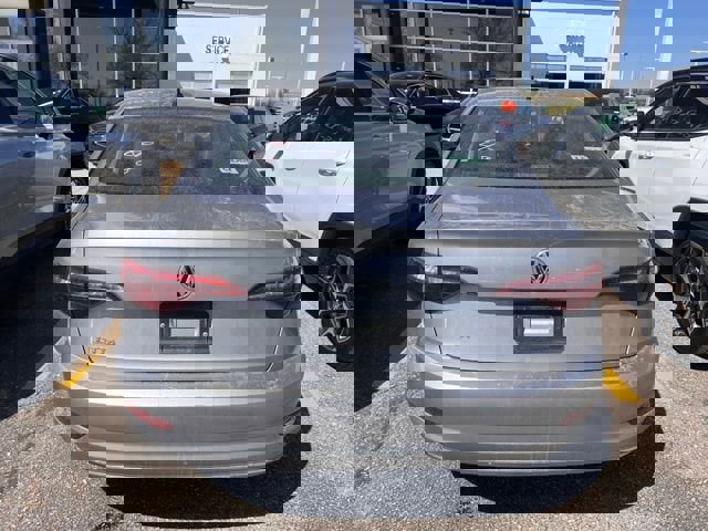 Used 2020 Volkswagen Jetta SE w/ SE Cold Weather Package FWD image 4