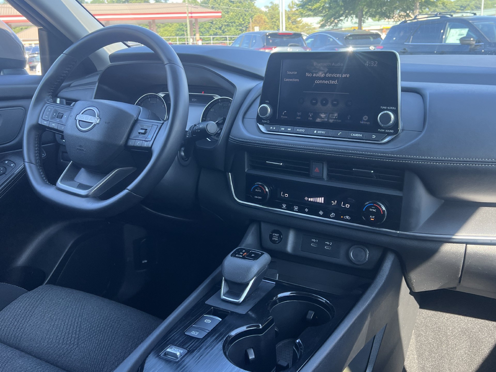 Certified 2025 Nissan Rogue SV FWD image 5