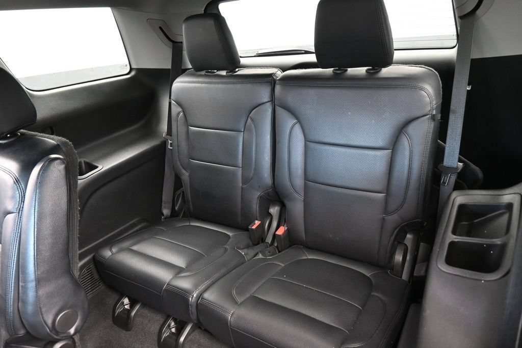 Used 2023 GMC Acadia SLE w/ Driver Convenience Package FWD image 33