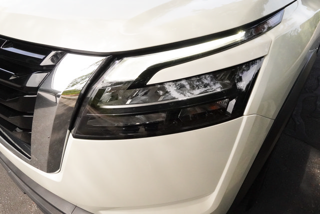 Used 2024 Nissan Pathfinder SV FWD image 27