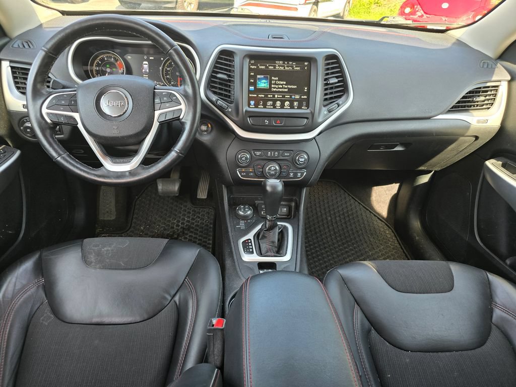 Used 2018 Jeep Cherokee Trailhawk w/ Cold Weather Group AWD/4WD image 5