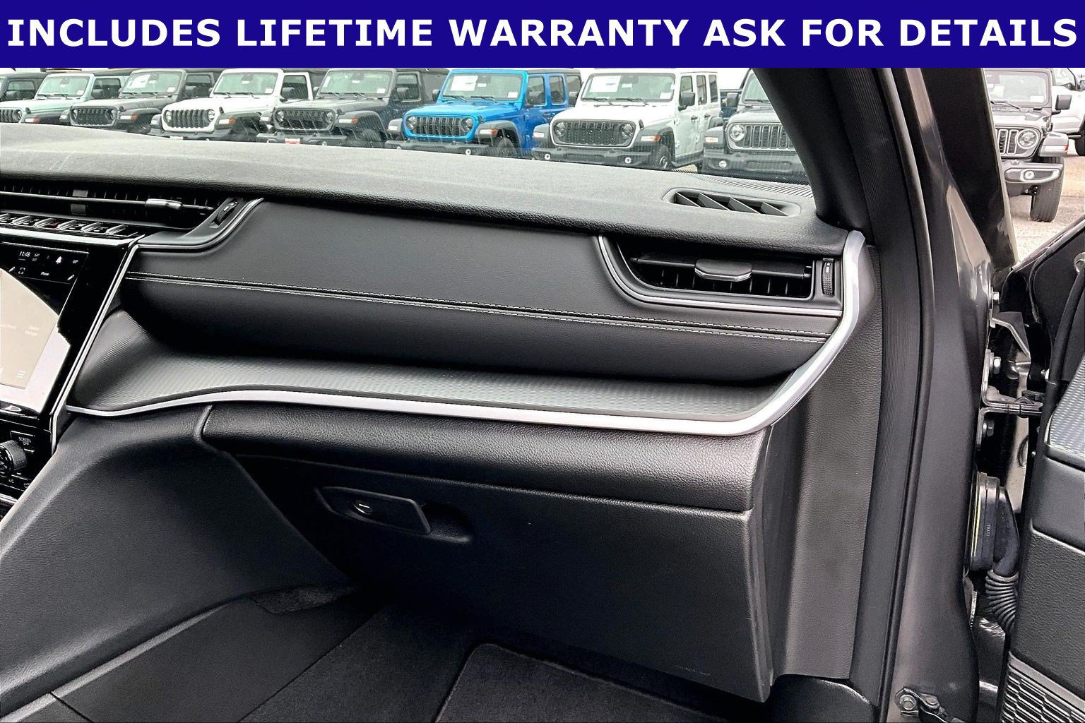 Used 2025 Jeep Grand Cherokee 4WD image 13