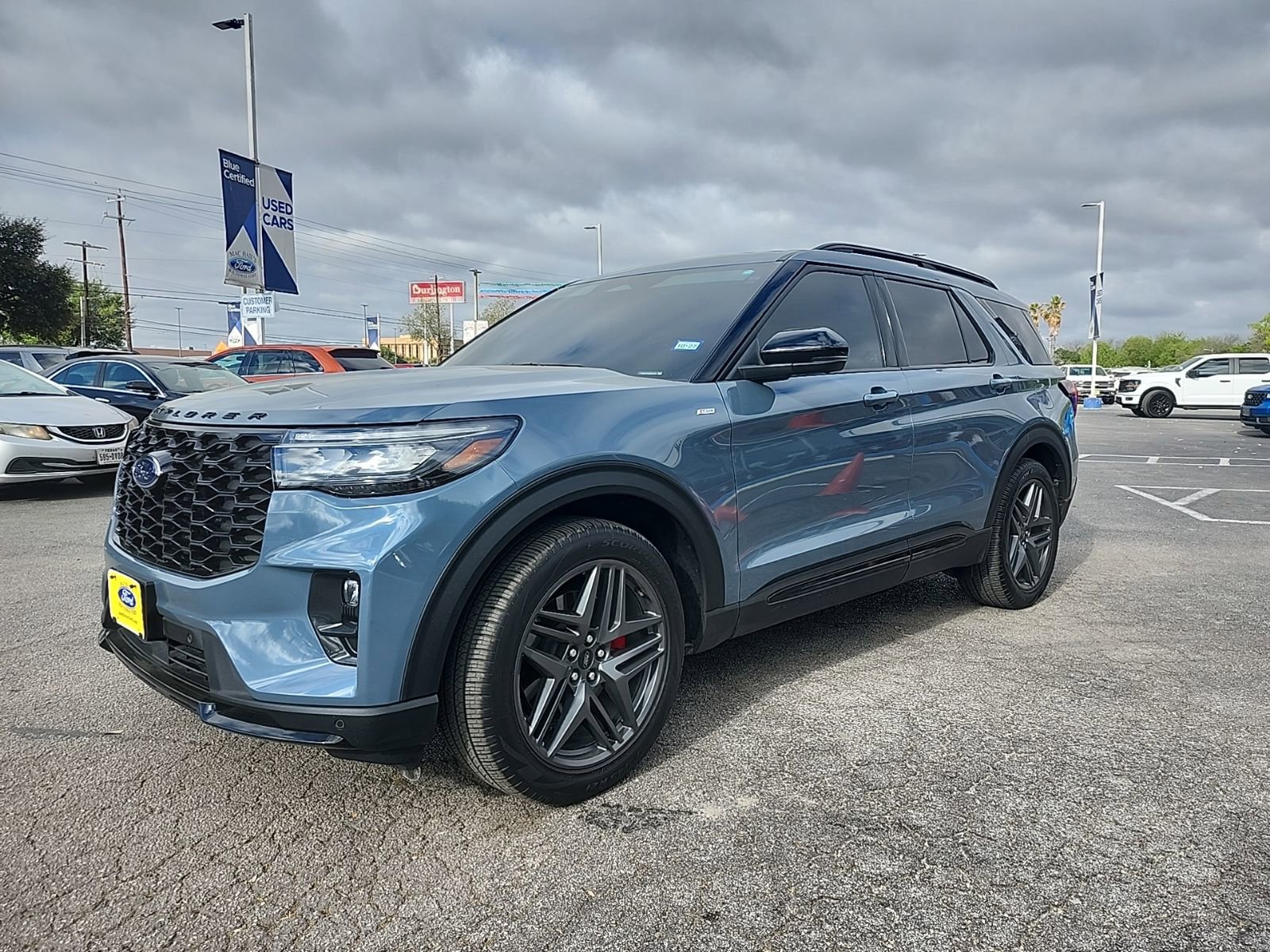 Used 2025 Ford Explorer ST-Line w/ Premium Package image 7