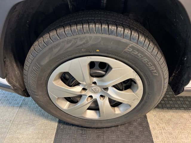 Used 2021 Toyota RAV4 LE image 8