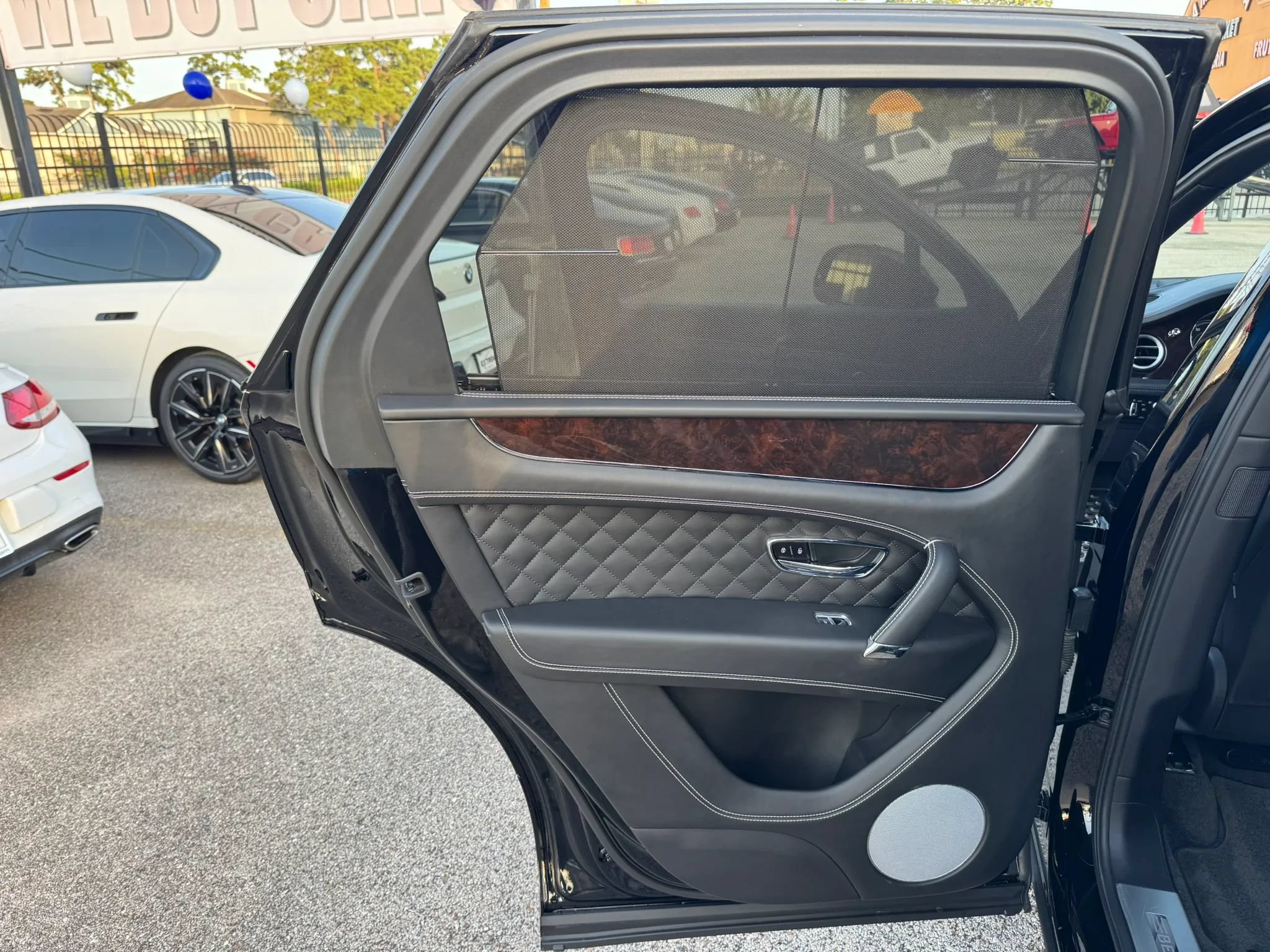 Used 2018 Bentley Bentayga AWD/4WD image 23