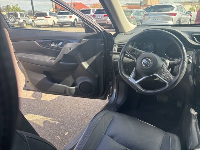 Used 2018 Nissan Rogue SL w/ Premium Package image 18