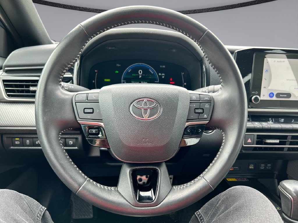 Used 2025 Toyota Camry SE FWD image 15