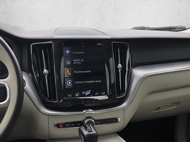 Used 2018 Volvo XC60 T6 Momentum w/ Convenience Package image 23