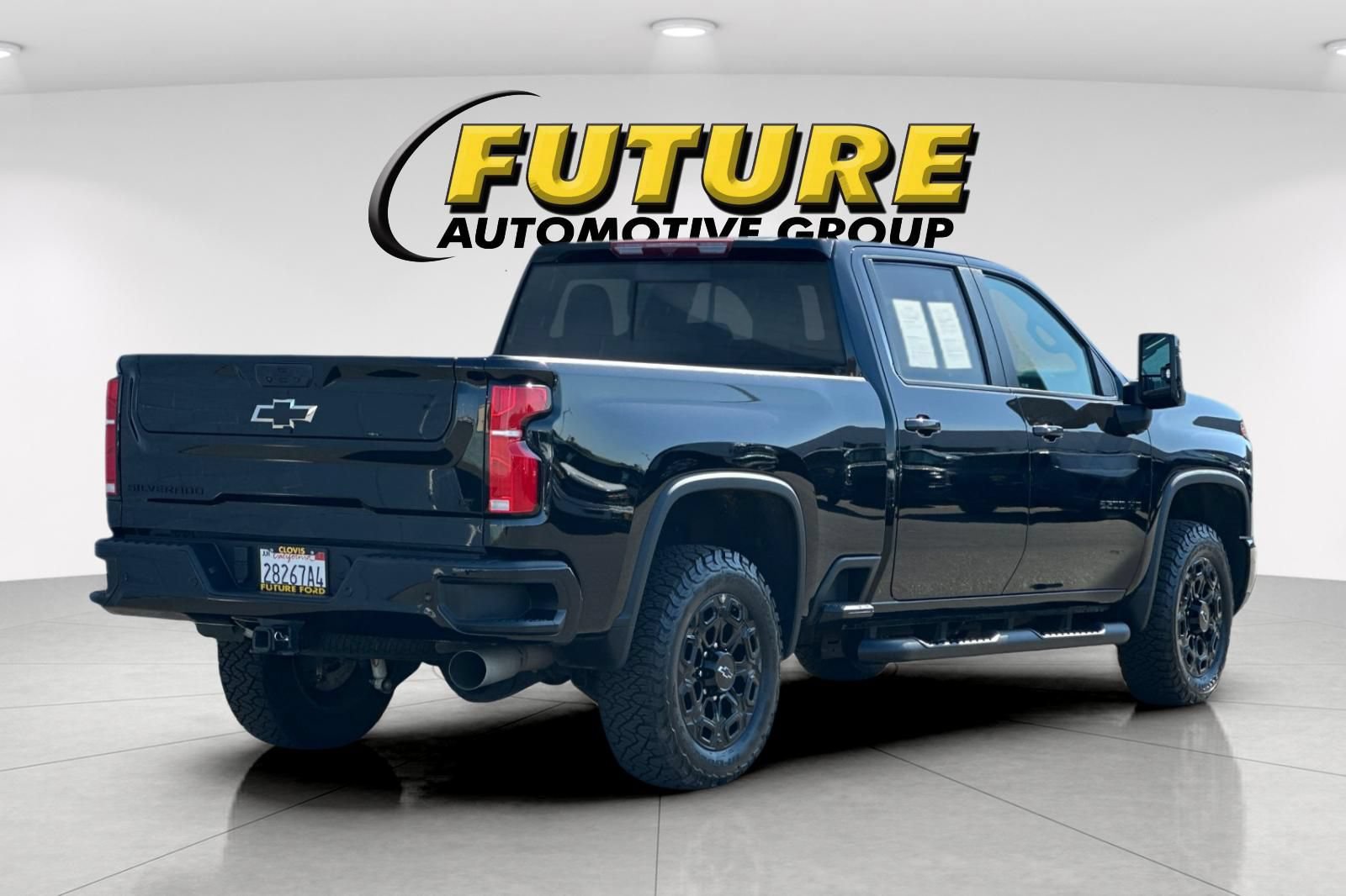Used 2024 Chevrolet Silverado 2500 LT w/ Midnight Edition AWD/4WD image 3
