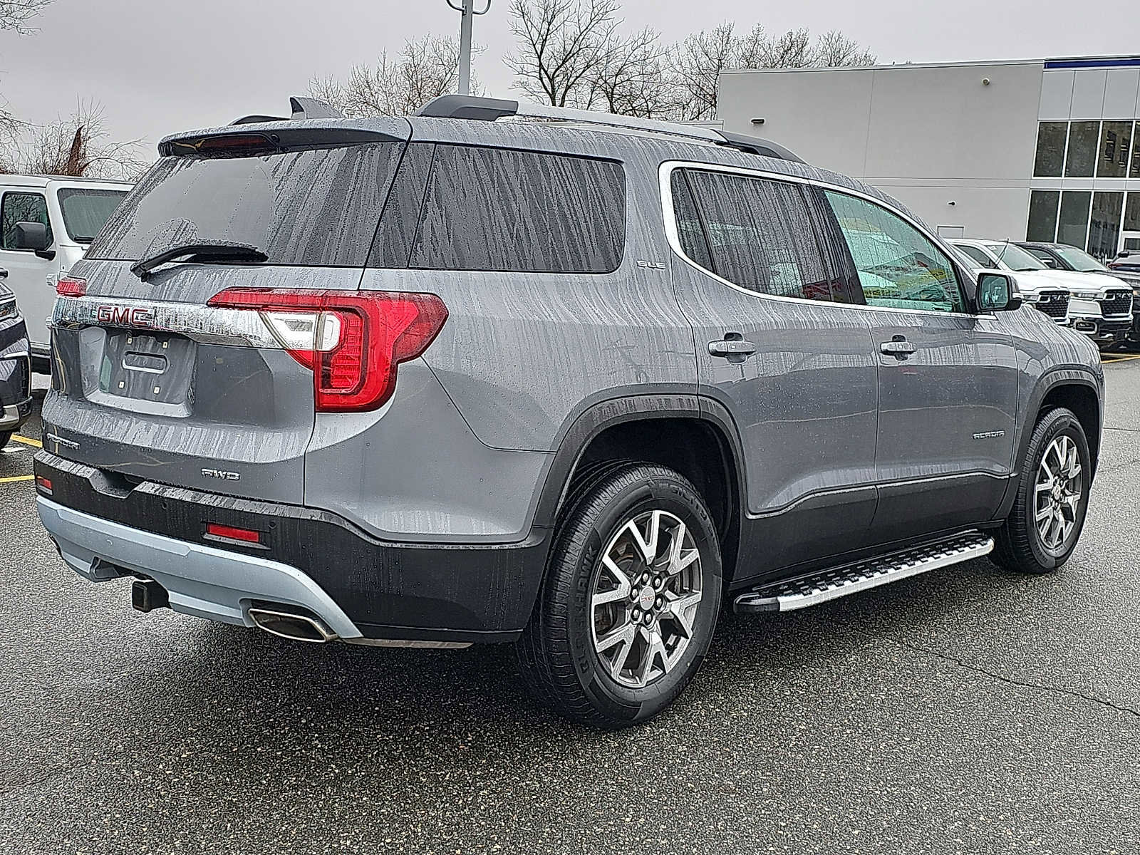 Used 2021 GMC Acadia SLE w/ Driver Convenience Package image 6