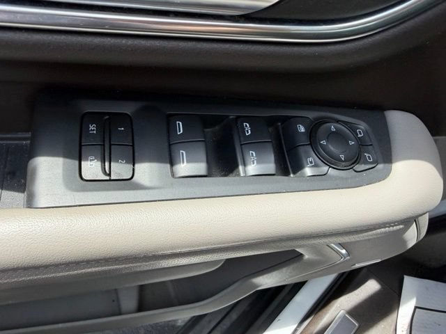 Certified 2021 GMC Yukon SLT w/ SLT Premium Package AWD/4WD image 21